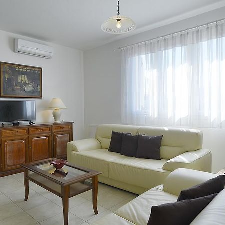 Apartment Bella พูลา ภายนอก รูปภาพ