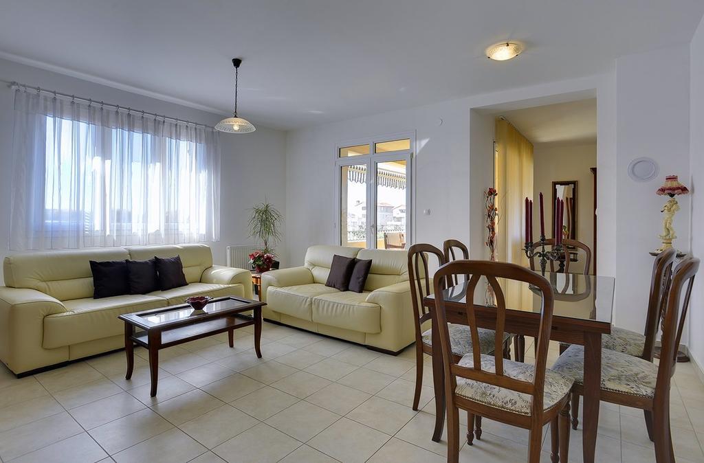 Apartment Bella พูลา ภายนอก รูปภาพ