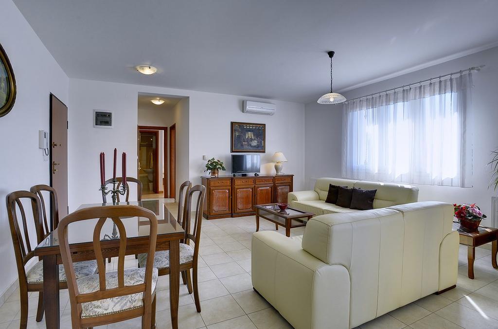Apartment Bella พูลา ภายนอก รูปภาพ