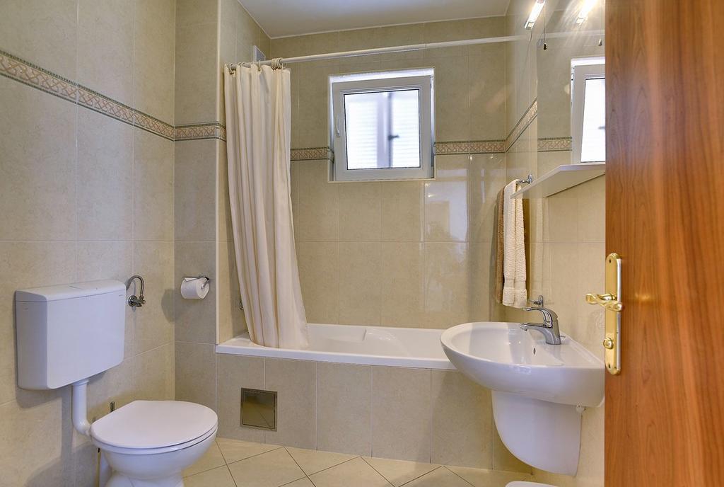 Apartment Bella พูลา ภายนอก รูปภาพ