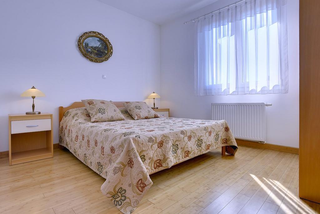 Apartment Bella พูลา ภายนอก รูปภาพ